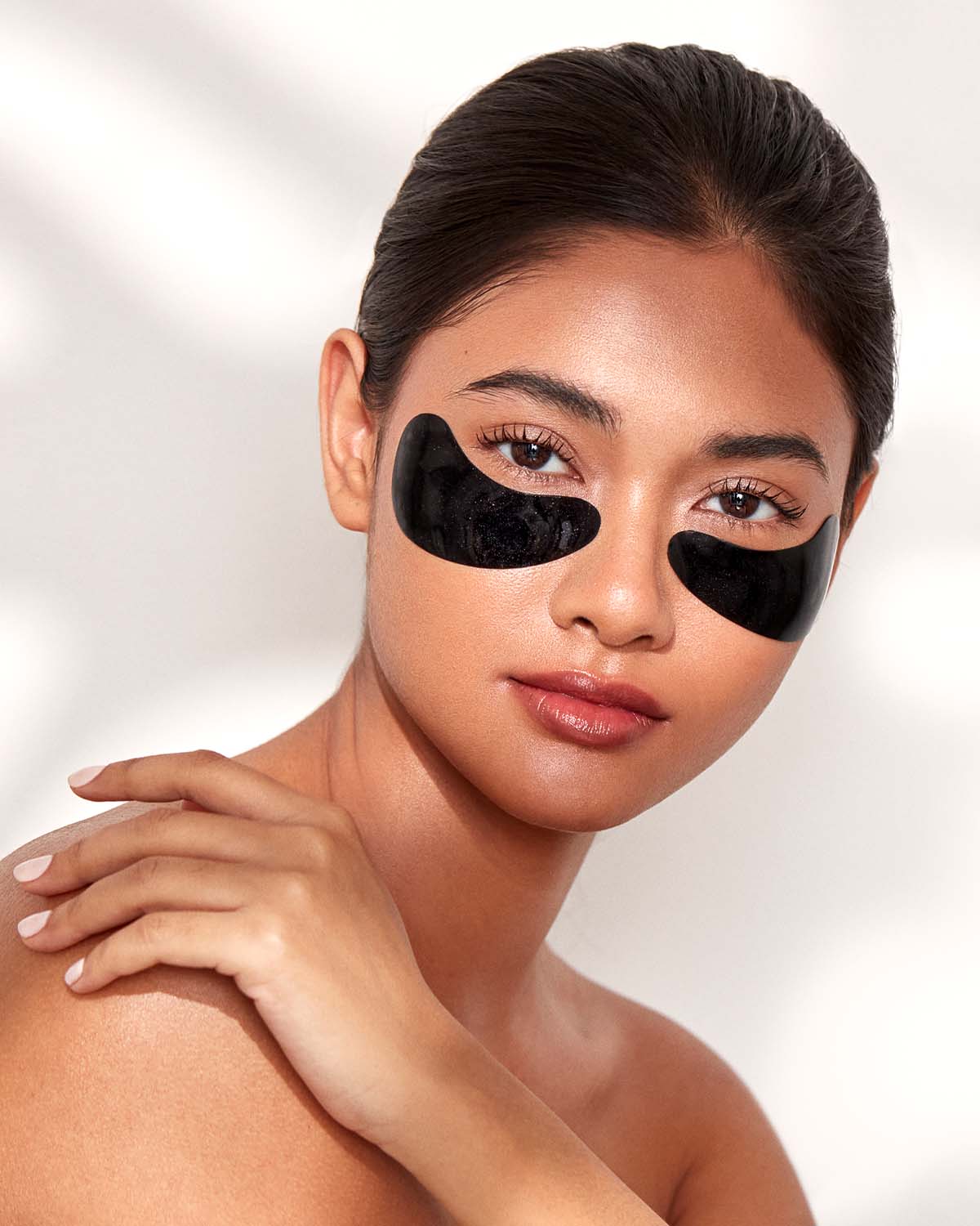 111Skin Celestial Black Diamond Eye Mask User