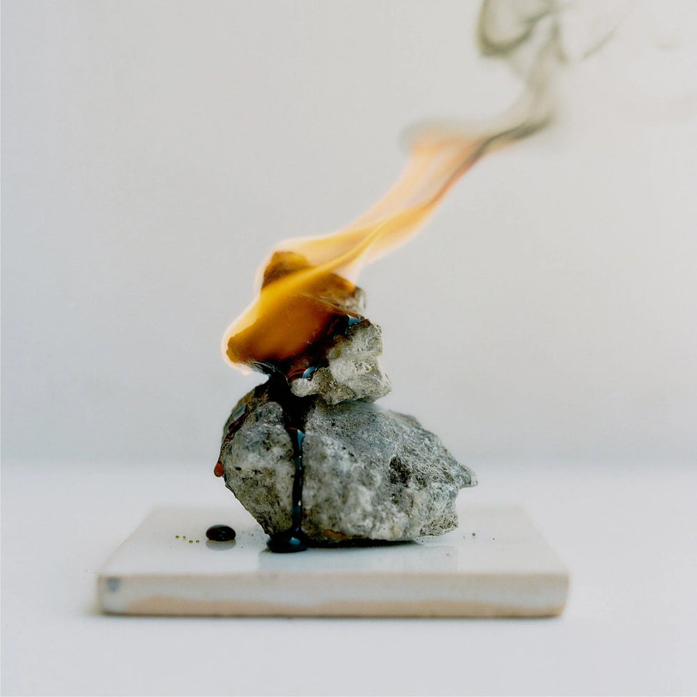 Aromatic Oleo Resin With Ceramic Tray Lifestyle Image