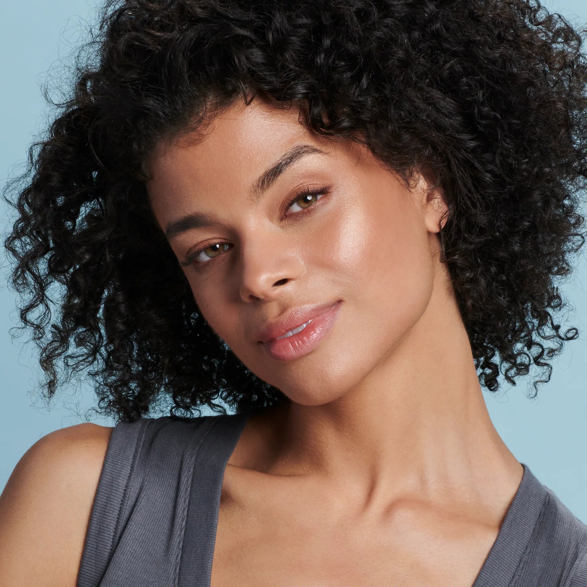 Sunforgettable® Total Protection® Brush-On Shield Bronze SPF 50 Lifestyle