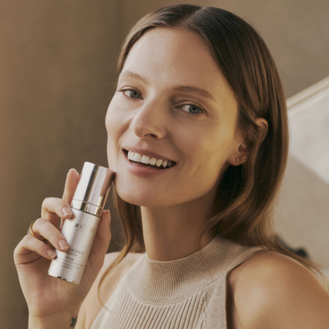 Diamond Extreme Serum Model Image 1
