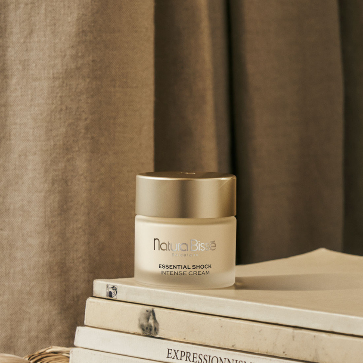Essential Shock Intense Cream Lifestyle Image