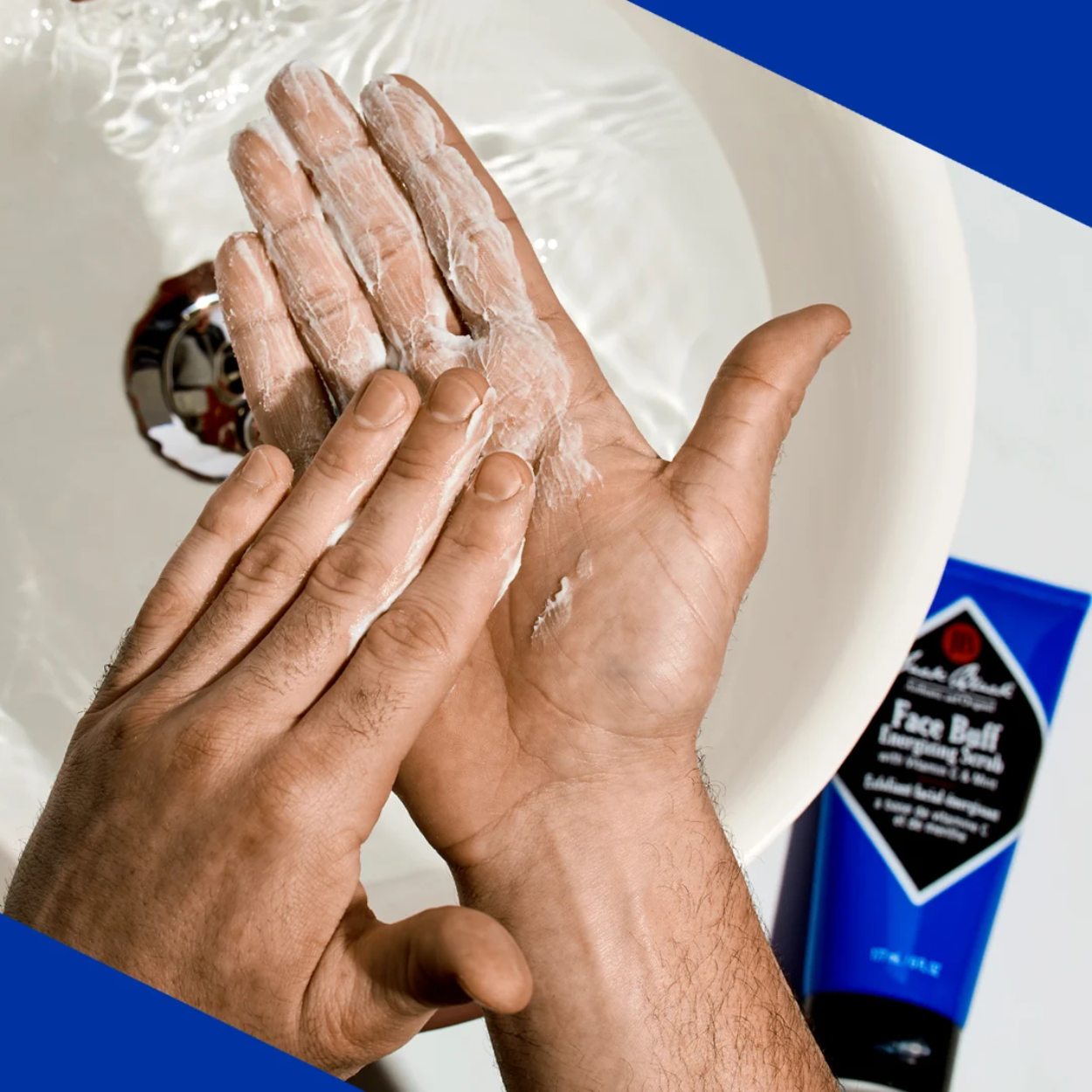 Face_Buff_Energizing_Scrub_lifestyle_image 2