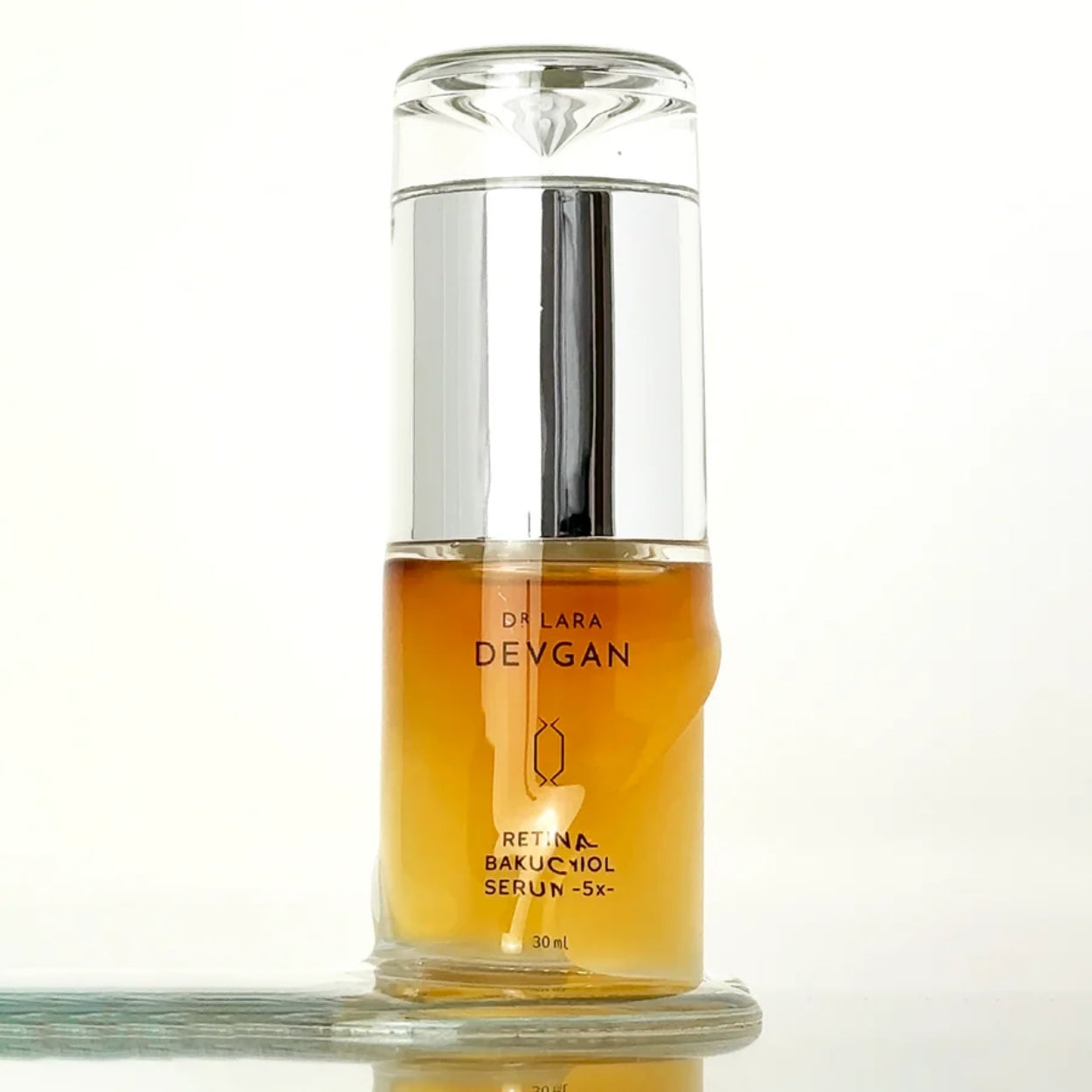 Retinal Bakuchiol Serum Lifestyle Image 1