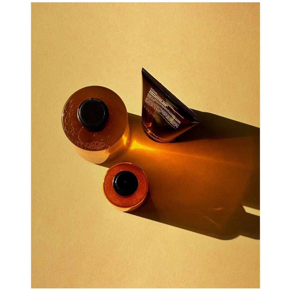 Suncare Virtuous Summer Kit Lifestyle Image 1