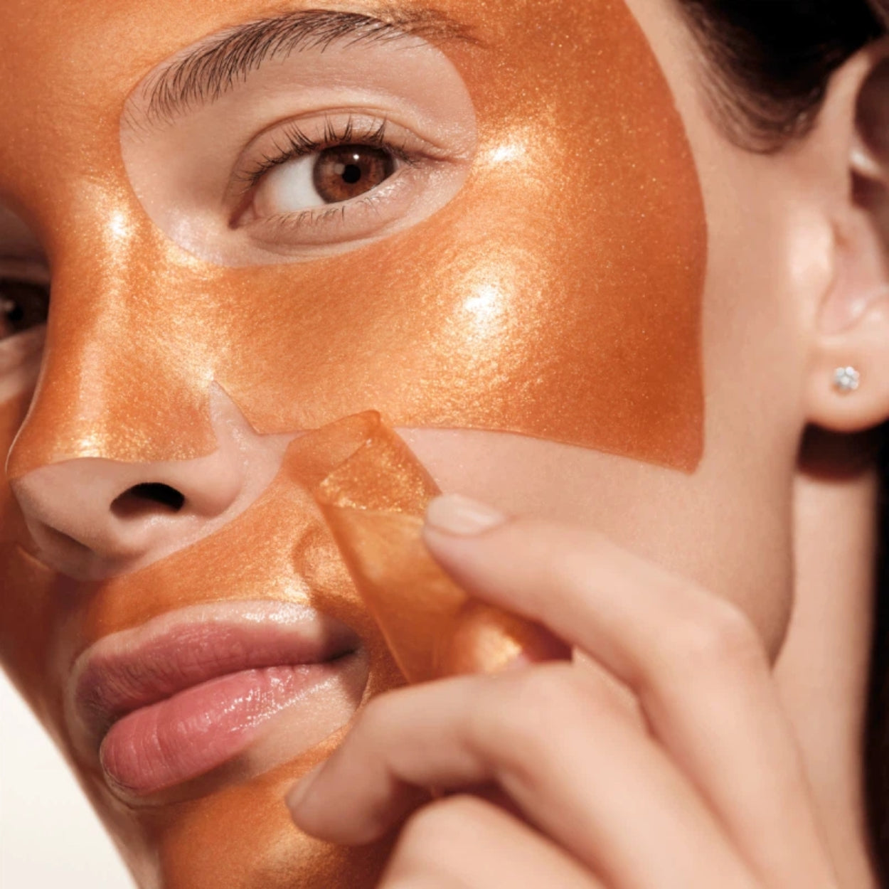 The Hydrogel Face Mask Model Image 2