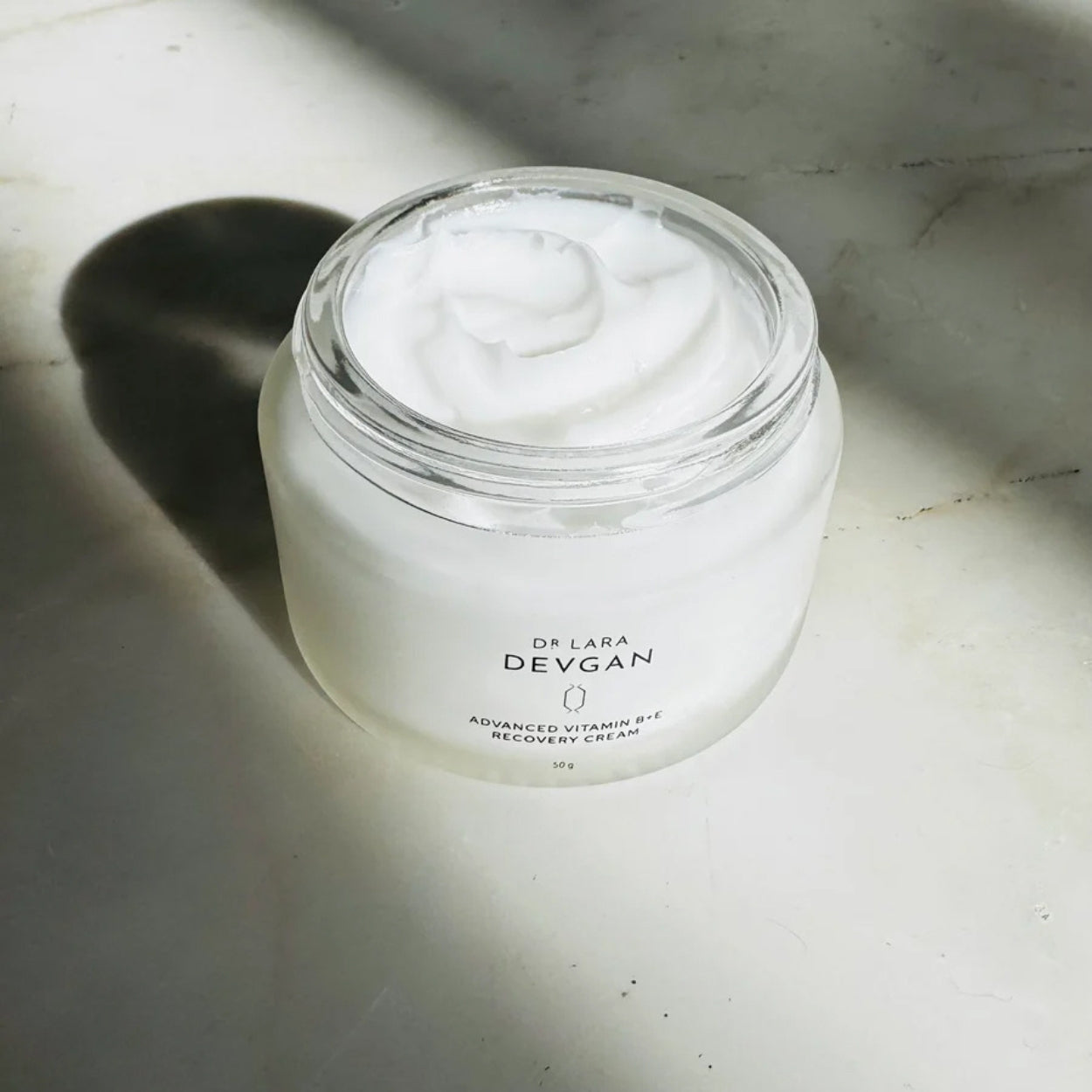 Advanced Vitamin B+E Recovery Cream Lifestyle Image