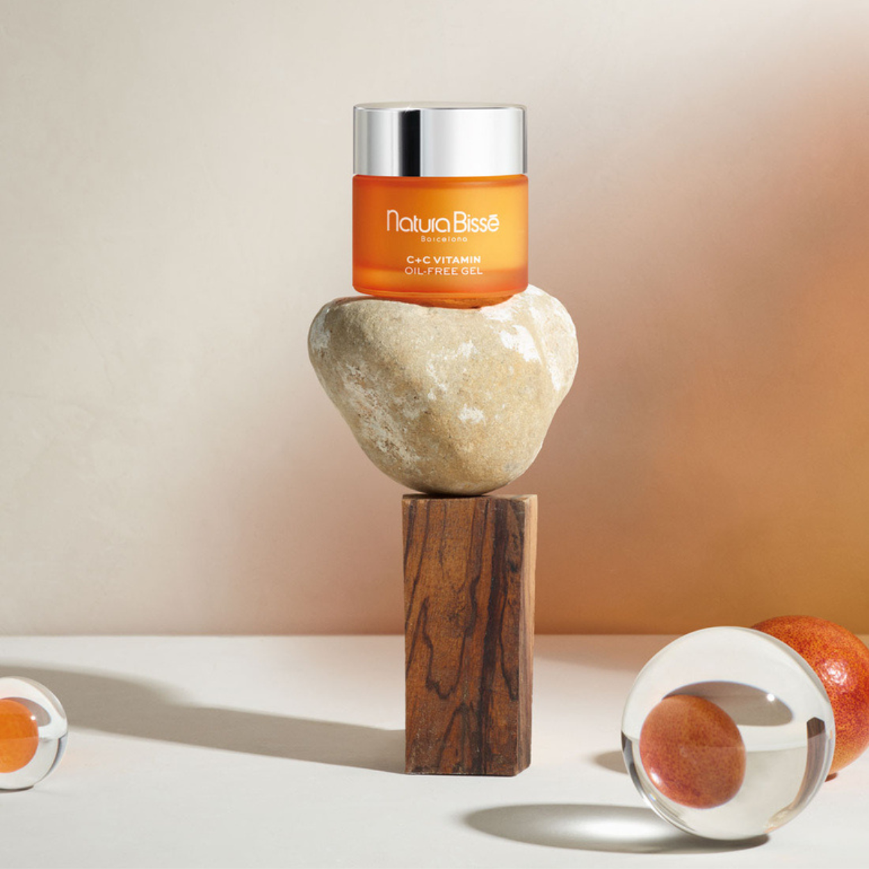 C+C Vitamin Oil Free Gel Lifestyle Image 