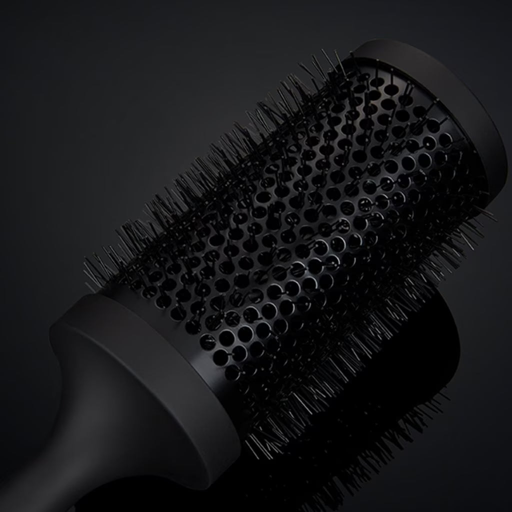 Ceram Vented Round Brush 2.1 Barrel Lifestyle Image