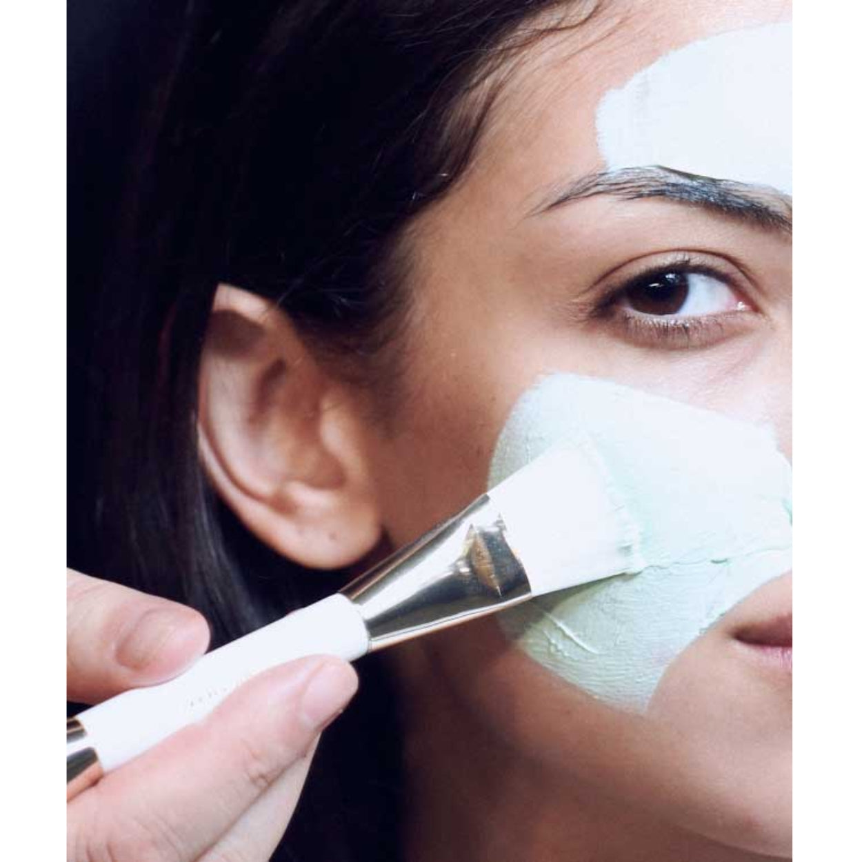 Deluxe Mask Applicator lifestyle Image 2
