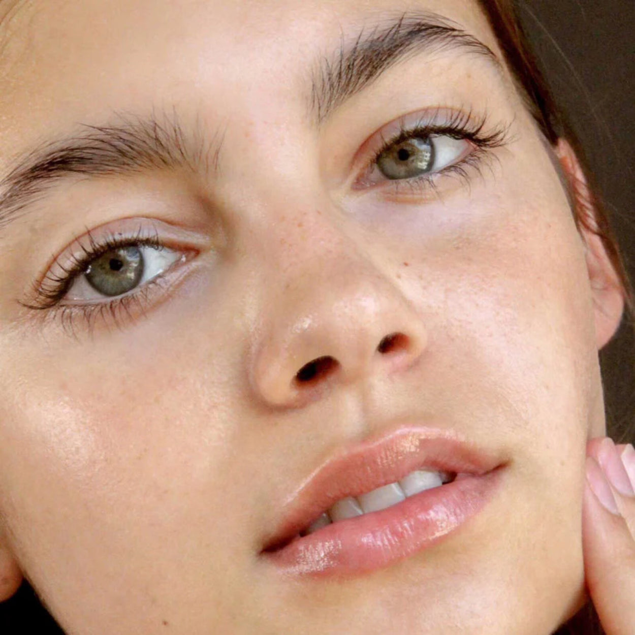 Dr. Lara Devgan Hyaluronic Serum Lifestyle