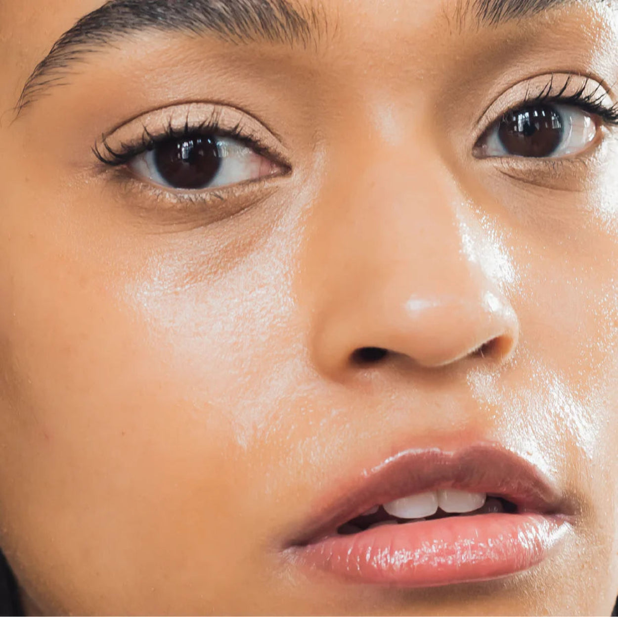 Dr. Lara Devgan Hyaluronic Serum Lifestyle