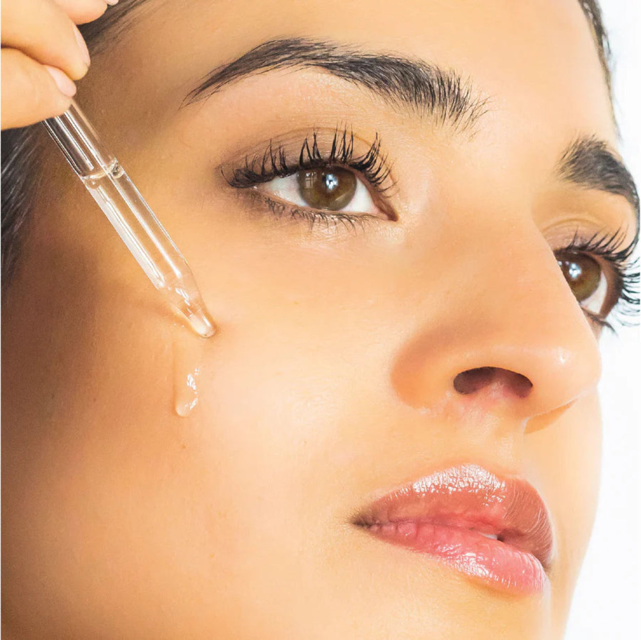 Dr. Lara Devgan Hyaluronic Serum Lifestyle