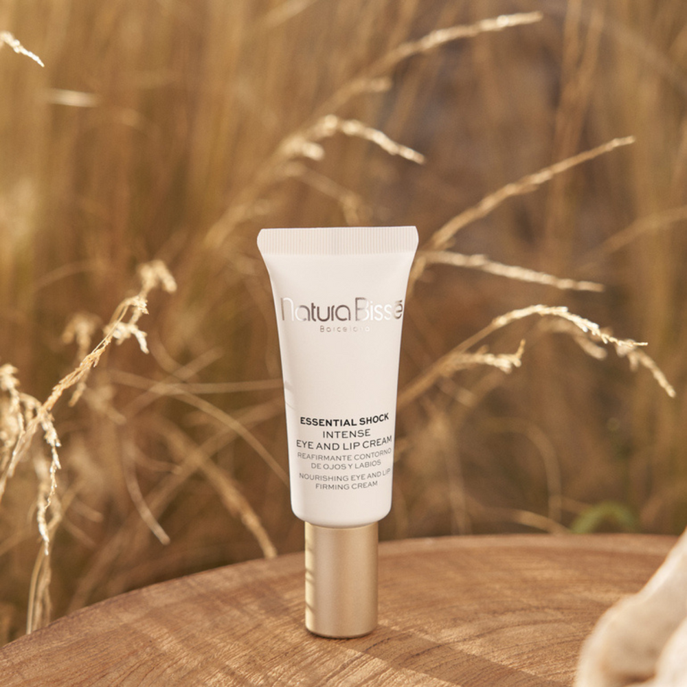 Essential Shock Intense Eye and Lip Treatment Lifestyle Image