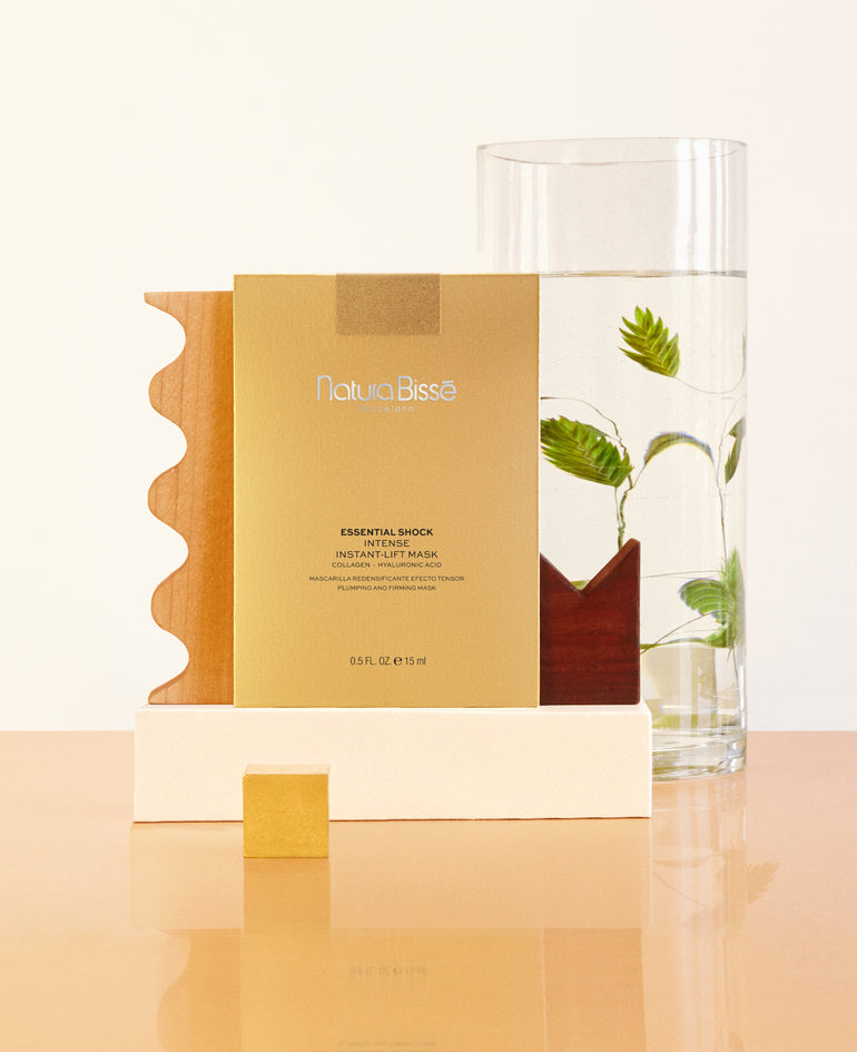 Essential Shock Intense Instant-lift Mask lifestyle Image