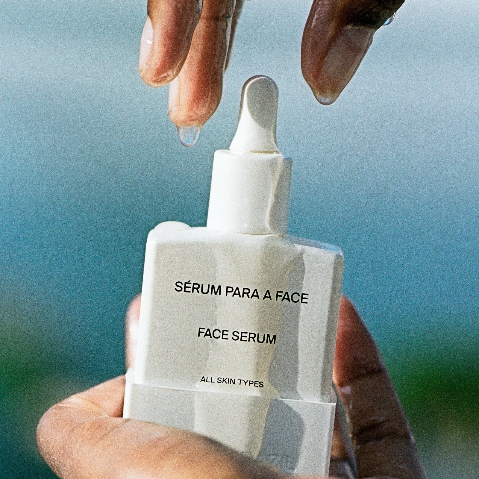  Face Serum Lifestyle Image