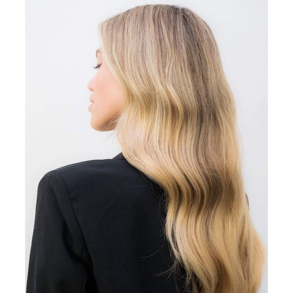 First Class Weightless Replenishing Conditioner Model Image