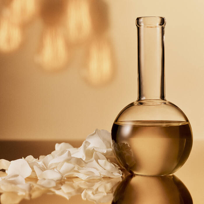 Lucent Facial Refiner Lifestyle Image