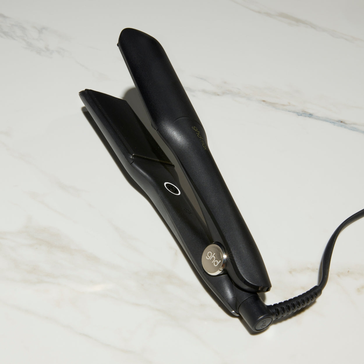 Max Styler Wide Plate Flat Iron Lifestyle Image 4