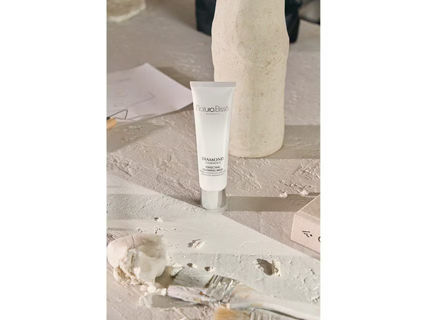 Natura Bisse Diamond Luminous Perfecting Glowing Mask Lifestyle Image