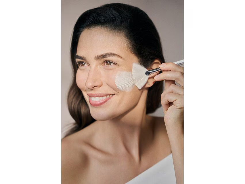 Natura Bisse Diamond Luminous Perfecting Glowing Mask Model Image