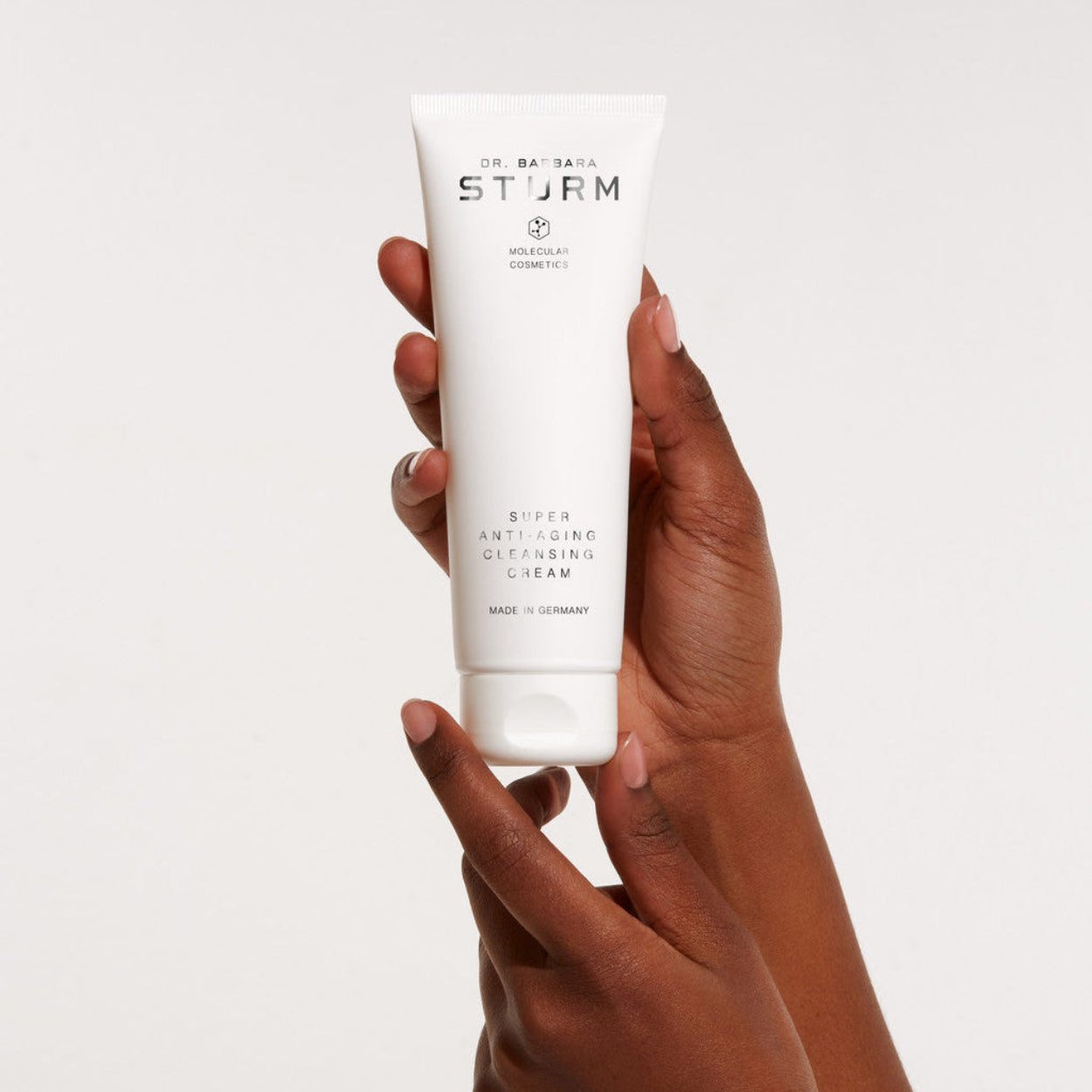 Super Anti-aging Cleansing Cream Lifestyle Image