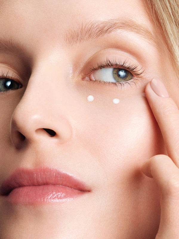 The Rich Eye Cream Model Image