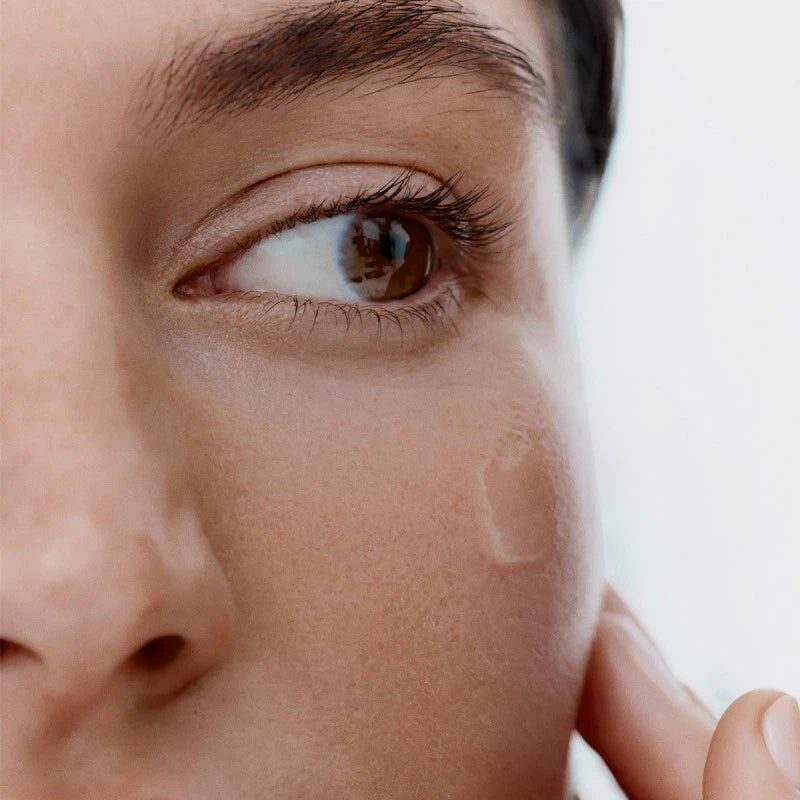 The Vitamin C Serum Model Image